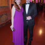 Ministr Petr Macinka se pochlubil krásnou manželkou ve fialových šatech. 