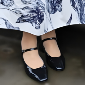 Celý model doplnily pohodlné, ale elegantní balerínky s páskem.