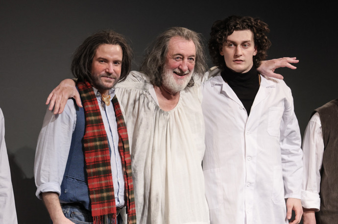 FOTO: Bolek Polívka s Vladimírem a Janem na pódiu. – stránka 12