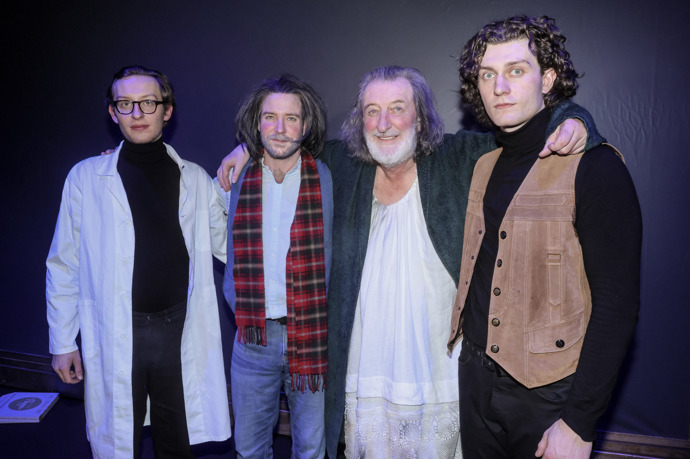 FOTO: Bolek Polívka a jeho tři synové, František, Vladimír a Jan. – stránka 16