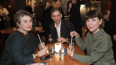 FOTO: Na představení Anděl v lihu dorazili Janek Bartoška s maminkou Andreou.