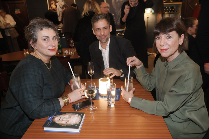 FOTO: Na představení Anděl v lihu dorazili Janek Bartoška s maminkou Andreou. – stránka 1