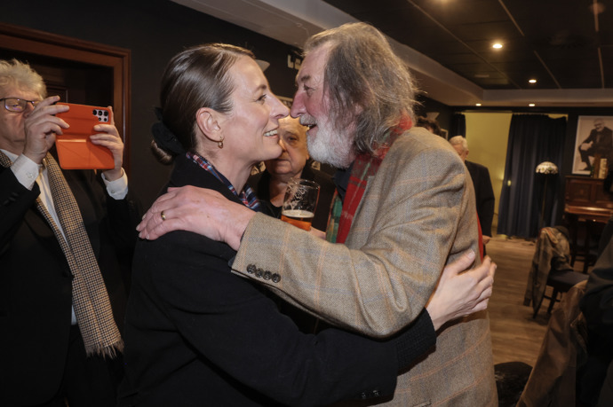 FOTO: Bolek Polívka se zdravil se svou dcerou Annou Polívkovou. – stránka 32