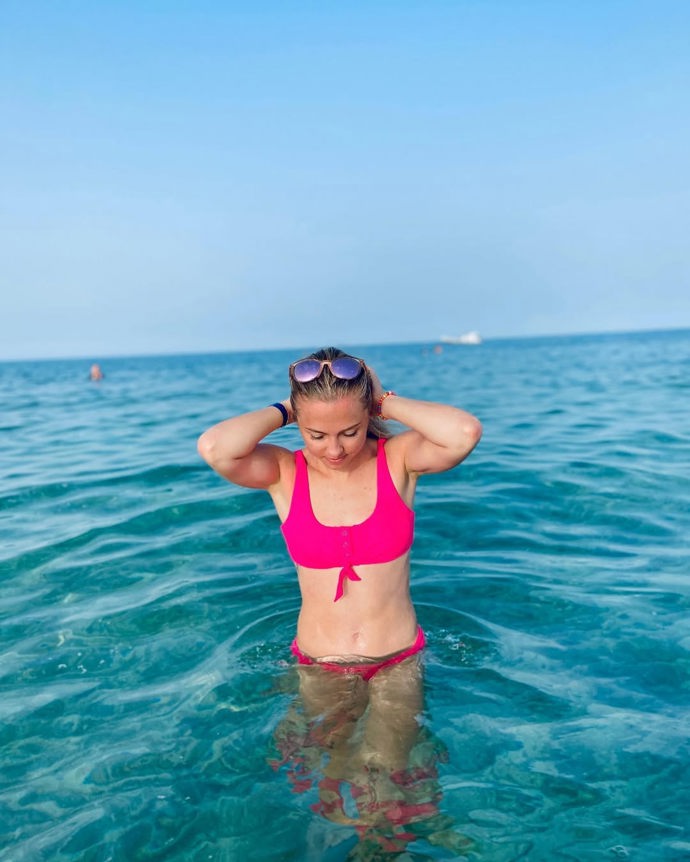 FOTO: Na svých sociálních sítích se ráda chlubí odvážnějšími snímky a odhaluje svou dokonalou postavu. – stránka 9