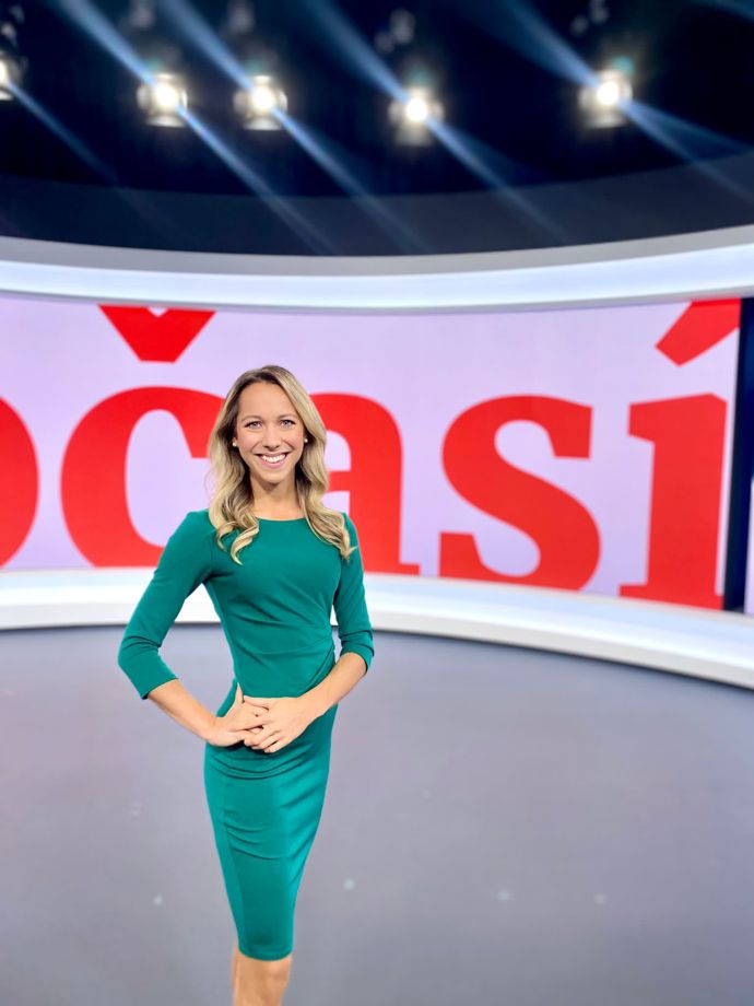 FOTO: Moderátorka na Nově Simona Šimková. – stránka 9