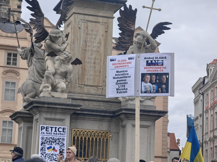 FOTO: O petice a transparenty nebyla nouze. – stránka 16