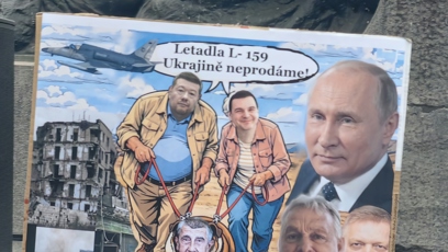 FOTO: Transparent kritizující některé politiky.