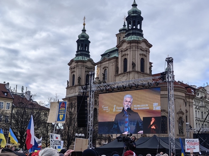 FOTO: Nechybělo ani velké promítací plátno. – stránka 28