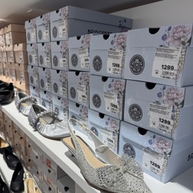 Na prodejně na Zličíně najdete těchto šest párů z kolekce.