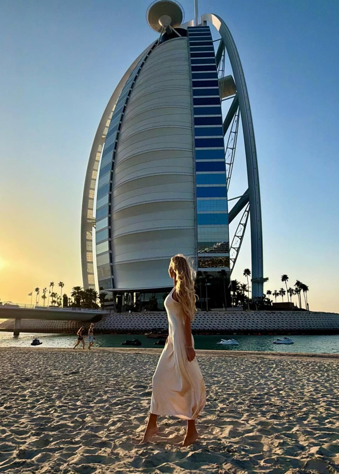 FOTO: Zuzana Belohorcová si užívá sluníčko. – stránka 4