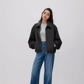 Bez pásku budou zejména džíny vypadat velmi obyčejně.