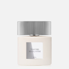 Parfém Soleil Neige od značky Tom Ford evokuje závan zimního vzduchu a hřejivého slunce na čerstvém alpském sněhu. Zářivá a povzbuzující vůně si vás získá svěžími citrusy, bílými květy a smyslným pižmem. Parfém koupíte od 1349 Kč.