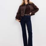 Tmavě modré džíny působí nenuceně luxusně. Džíny bootcut, Mohito, 859 Kč