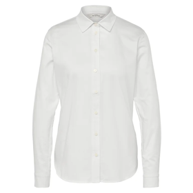 Nesmrtelným pilířem šatníku je i bílá košile. Tuto pořídíte u značky Tchib za  699 Kč.