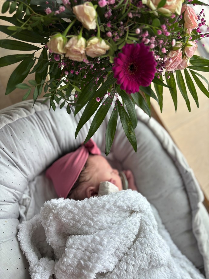 FOTO: Moderátorka Karolína Hošek porodila krásnou dcerku. – stránka 4