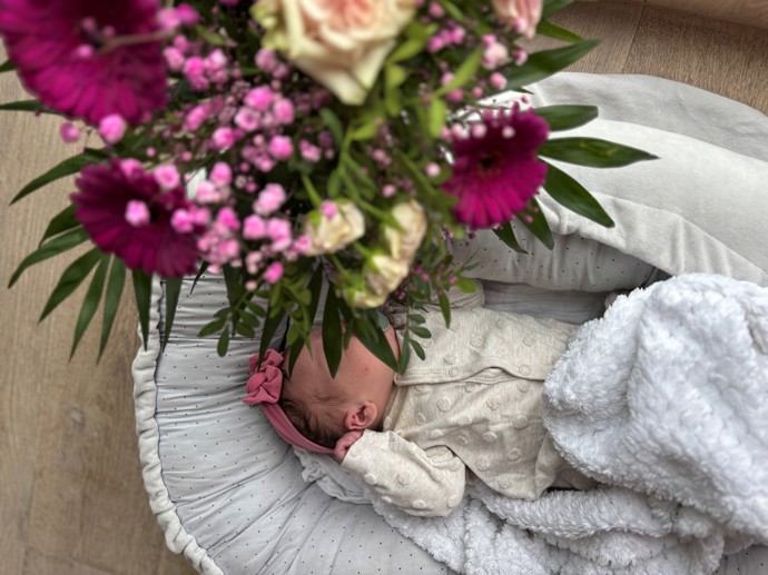 FOTO: Moderátorka Karolína Hošek porodila. – stránka 3