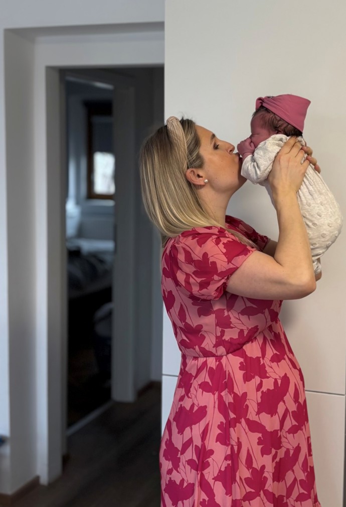 FOTO: Moderátorka Karolína Hošek je pyšnou maminkou. – stránka 2