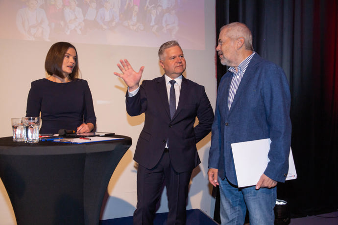 FOTO: Moderátorka Barbora Kroužková před časem. – stránka 4