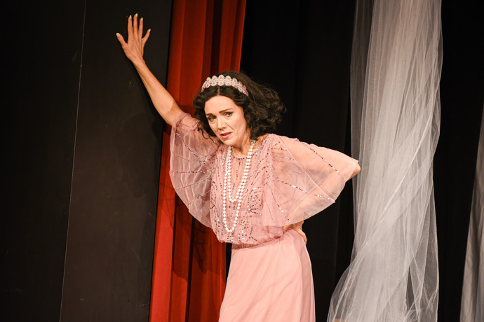 FOTO: Lucie Vondráčková na pódiu vystřídala hned několik kostýmů. – stránka 5