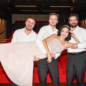 Lucie Vondráčková s kolegy na představení Extase.