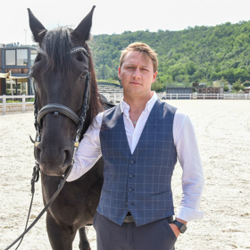 Ondřej se objevil také v seriálu Kamarádi. 