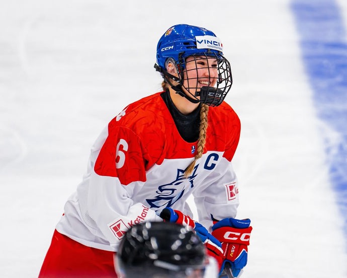 FOTO: Linda Vocetková na ledě. – stránka 6