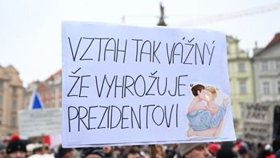 FOTO: Demonstranti nezapomněli ani na vtipné transparenty.