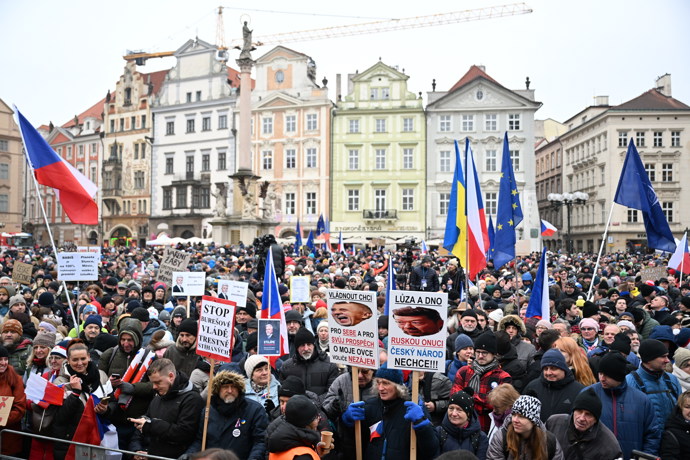FOTO: V centru Prahy se sešlo stovky lidí. – stránka 102