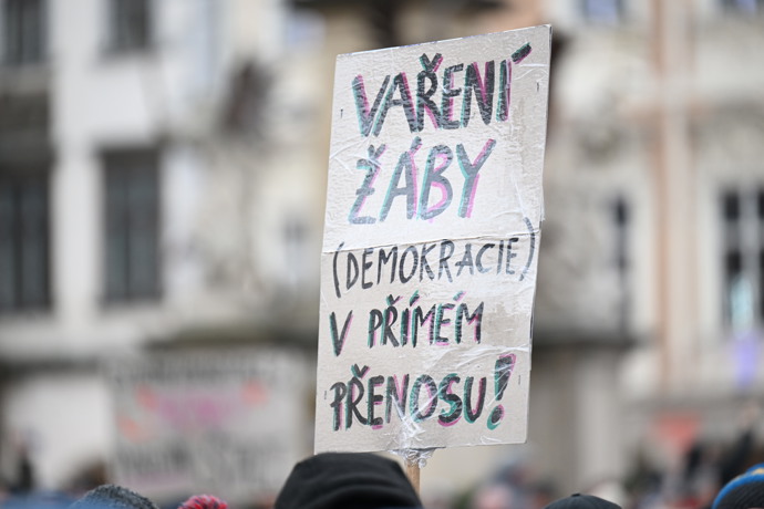 FOTO: Demonstranti mají jasno. – stránka 97