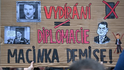 FOTO: Ministr zahraničí Petr Macinka namíchnul občany.