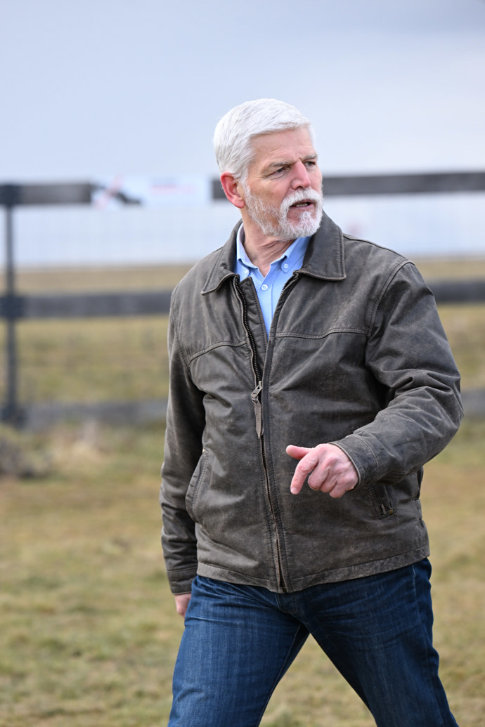 FOTO: Petr Pavel nasadil vražedné tempo. – stránka 32