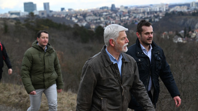 FOTO: Petr Pavel se prochází Dívčími hrady.