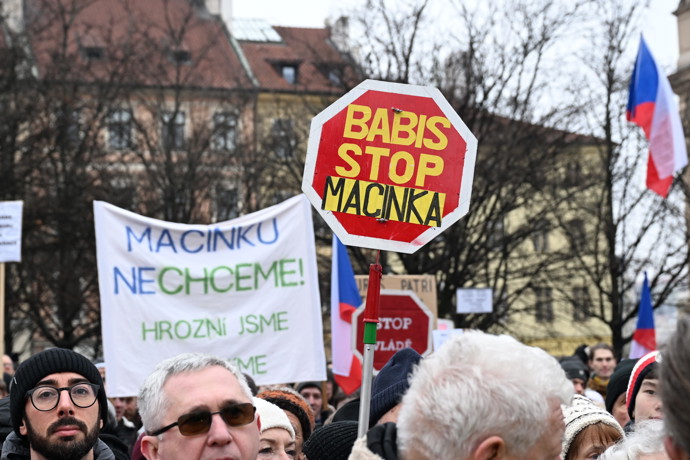 FOTO: Transparenty nesmí chybět. – stránka 61