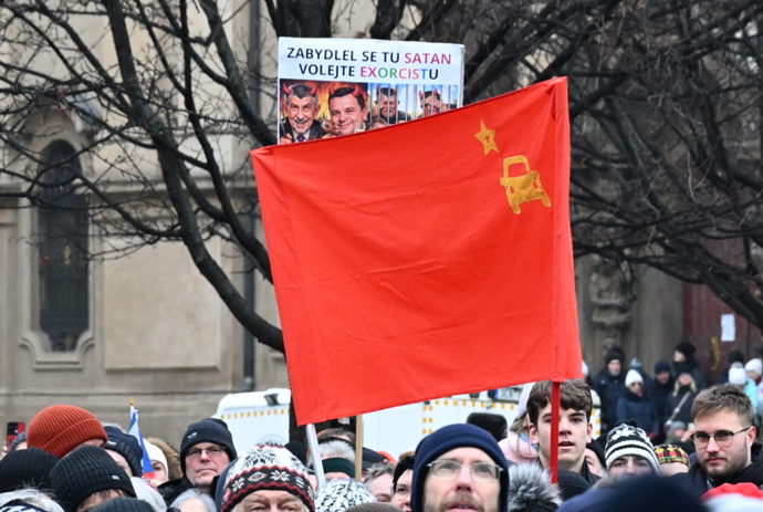 FOTO: Občané davají jasně najevo svůj názor. – stránka 60
