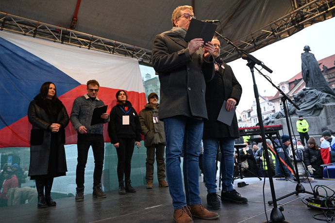FOTO: Jitka Čvančarová, Aleš Cibulka, Sarah Haváčová i Hynek Čermák podpořili Petra Pavla. – stránka 5