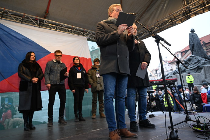 FOTO: Známé tváře dorazili podpořit prezidenta Petra Pavla. – stránka 43