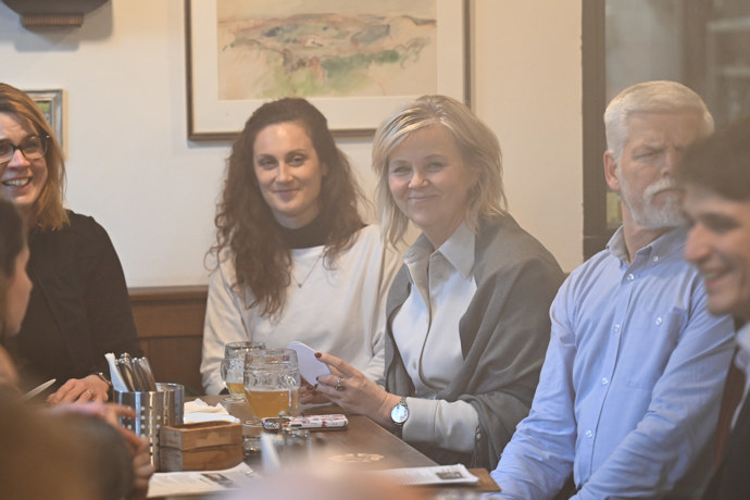 FOTO: Eva Pavlová si posezení užívala. – stránka 24