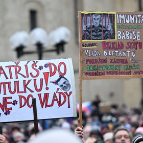 Transparenty na demonstraci.