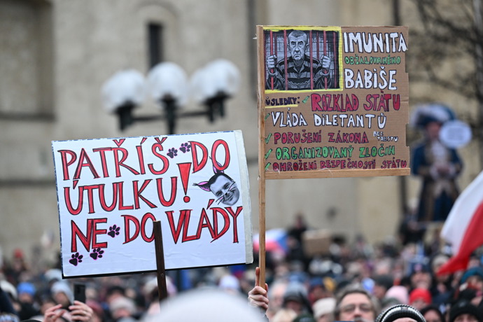 FOTO: Transparenty na demonstraci. – stránka 23