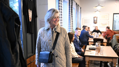 FOTO: Eva Pavlová se při odchodu usmívala.