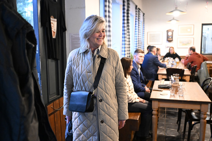 FOTO: Eva Pavlová se při odchodu usmívala. – stránka 8