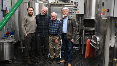 FOTO: Petr Pavel v minipivovaru.