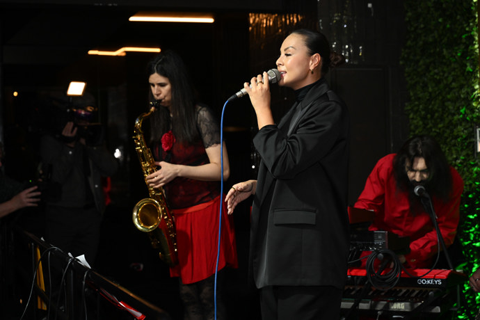 FOTO: Monika Bagárová zazpívala na pódiu. – stránka 4