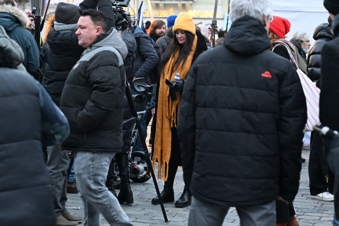 FOTO: Jitka Čvančarová během demonstrace. – stránka 7