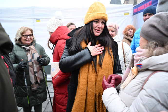 FOTO: Jitka Čvančarová s fanoušky. – stránka 6