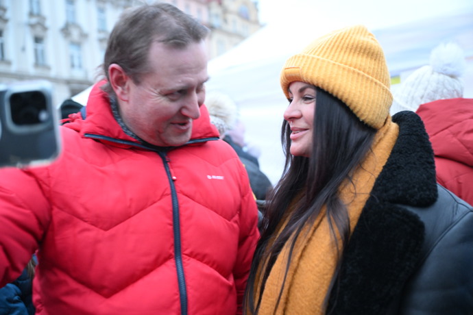 FOTO: Jitka Čvančarová na demonstraci s fanouškem. – stránka 5
