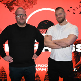 Dvojice na sebe upozornila hned v úvodu, kdy zákeřně schovala batohy svým soupeřům.