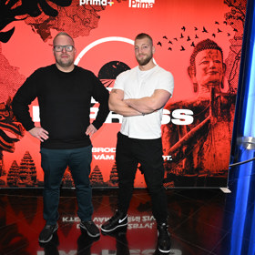 Miloš s Romanem poschovávali batohy ostatním. 