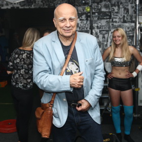 Dnes už pro oslavy volí raději domácí prostředí.