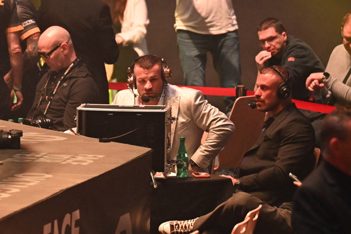 FOTO: Ondřej Raška společně s Karlosem Vémolou při komentování na Oktagonu 84. – stránka 2